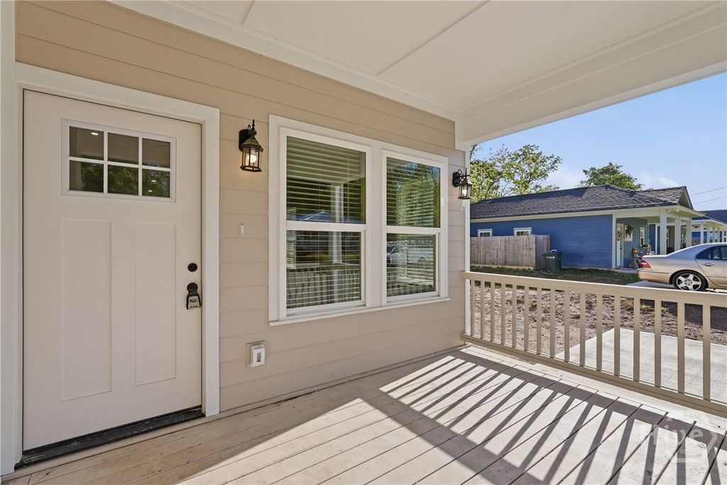 Image 7 of property listing at 150 Darling Street, Savannah, GA 31408