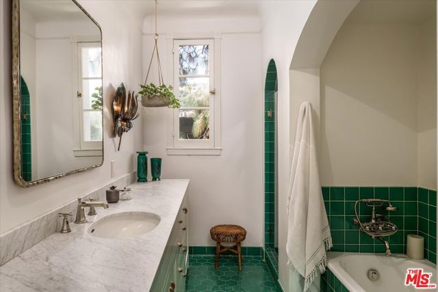 1416 Havenhurst Drive 2B, West Hollywood, CA 90046