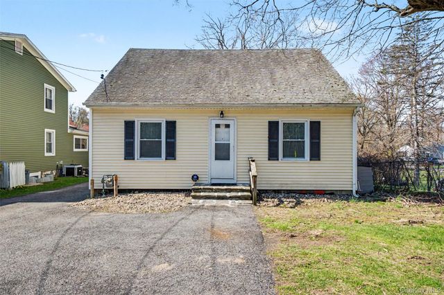 15 Forge Hill Road, New Windsor, NY 12553