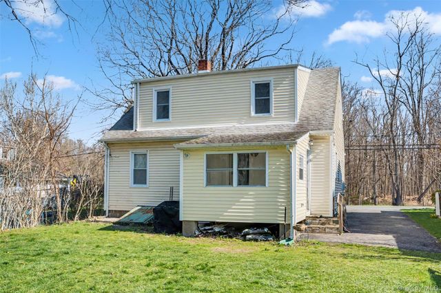 15 Forge Hill Road, New Windsor, NY 12553
