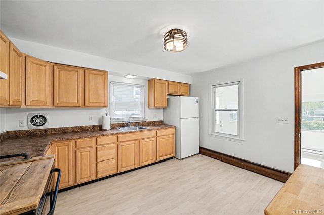 15 Forge Hill Road, New Windsor, NY 12553