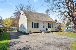 15 Forge Hill Road, New Windsor, NY 12553