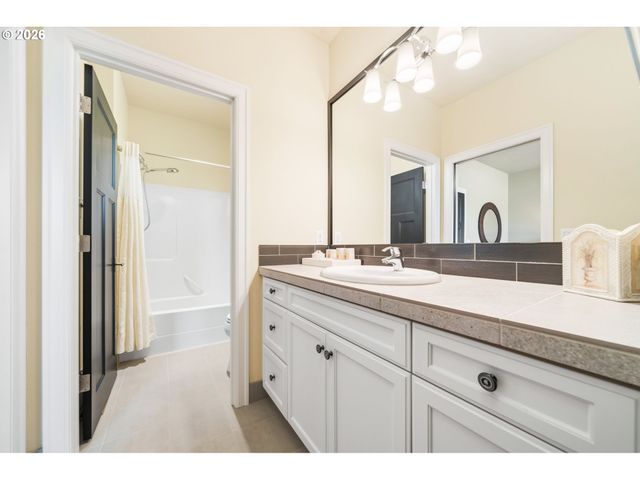 1508 Se HAWKS VIEW Ct, Vancouver, WA 98664