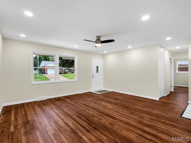9218 Damson Drive, St Louis, MO 63123