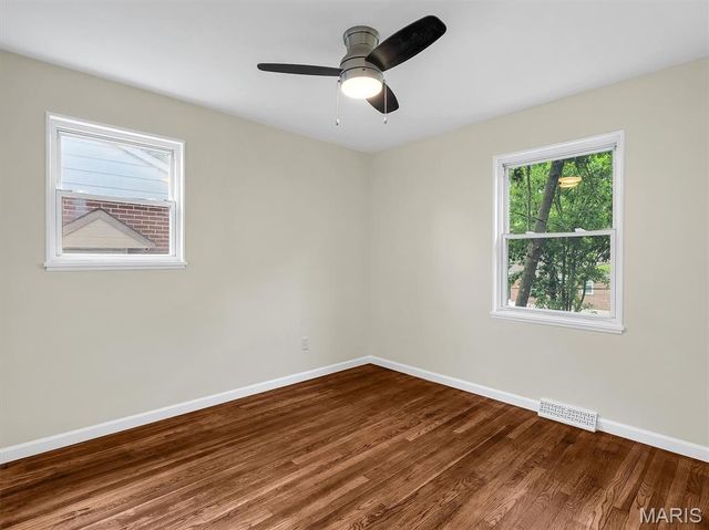 9218 Damson Drive, St Louis, MO 63123