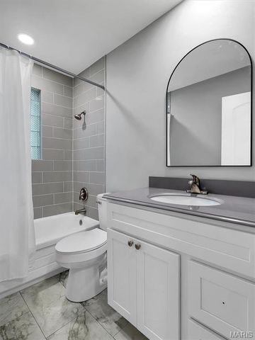 9218 Damson Drive, St Louis, MO 63123
