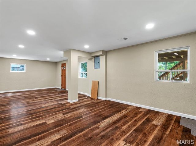 9218 Damson Drive, St Louis, MO 63123
