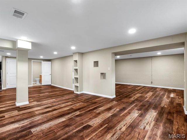 9218 Damson Drive, St Louis, MO 63123
