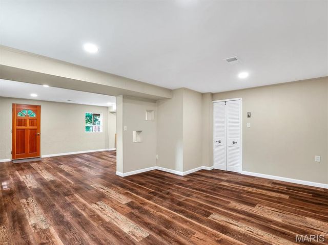 9218 Damson Drive, St Louis, MO 63123
