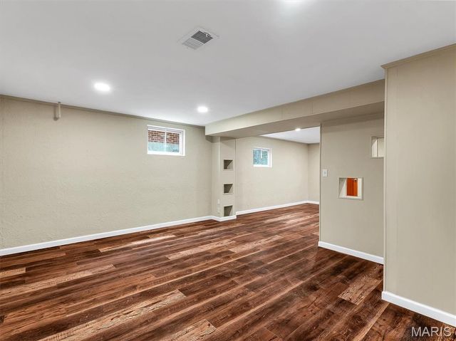 9218 Damson Drive, St Louis, MO 63123