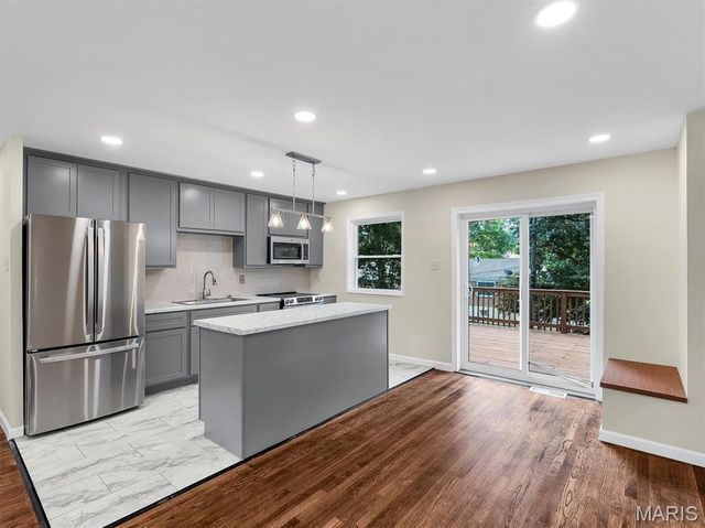 9218 Damson Drive, St Louis, MO 63123