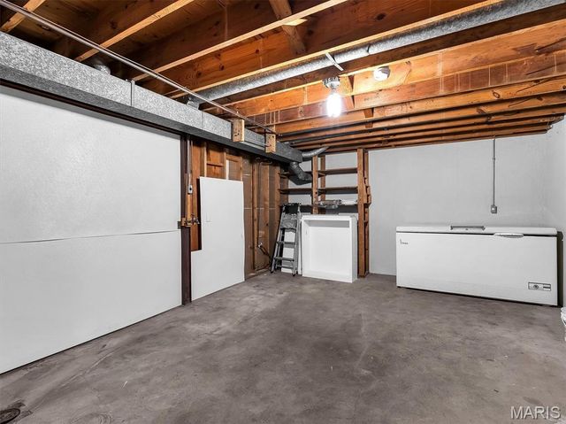 9218 Damson Drive, St Louis, MO 63123