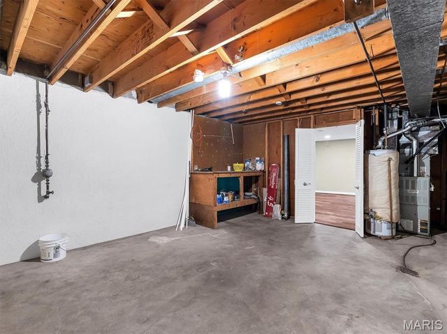 9218 Damson Drive, St Louis, MO 63123