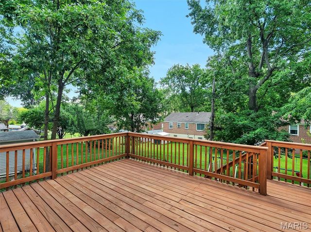 9218 Damson Drive, St Louis, MO 63123