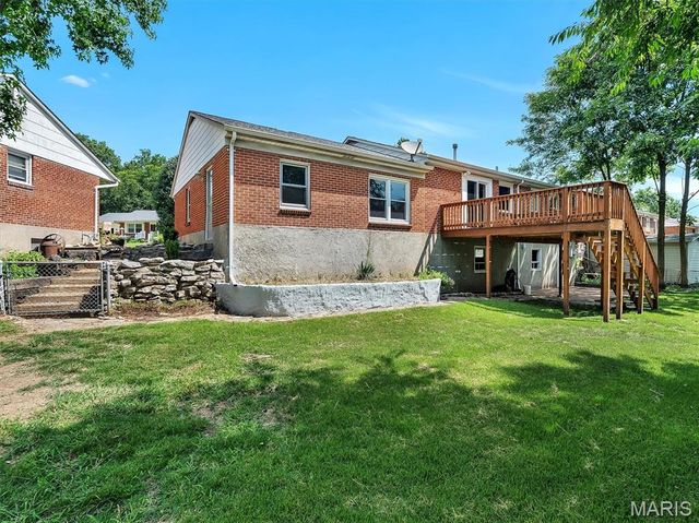 9218 Damson Drive, St Louis, MO 63123