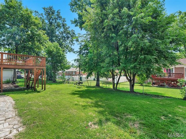 9218 Damson Drive, St Louis, MO 63123