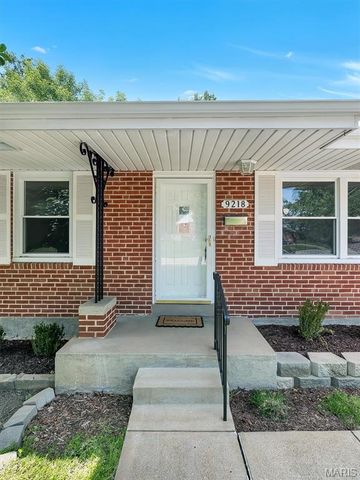 9218 Damson Drive, St Louis, MO 63123