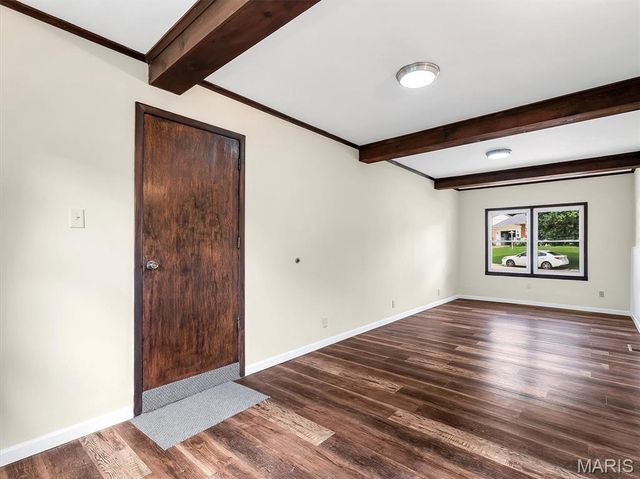 9218 Damson Drive, St Louis, MO 63123