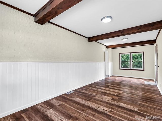 9218 Damson Drive, St Louis, MO 63123