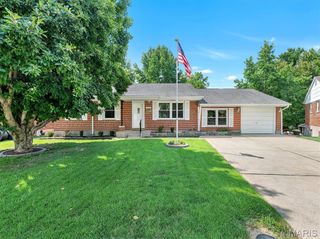 9218 Damson Drive, St Louis, MO 63123