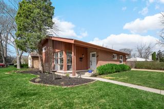 300 Voltz Road, Northbrook, IL 60062