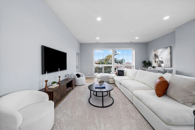 5830 N Lincoln Avenue 3E, Chicago, IL 60659