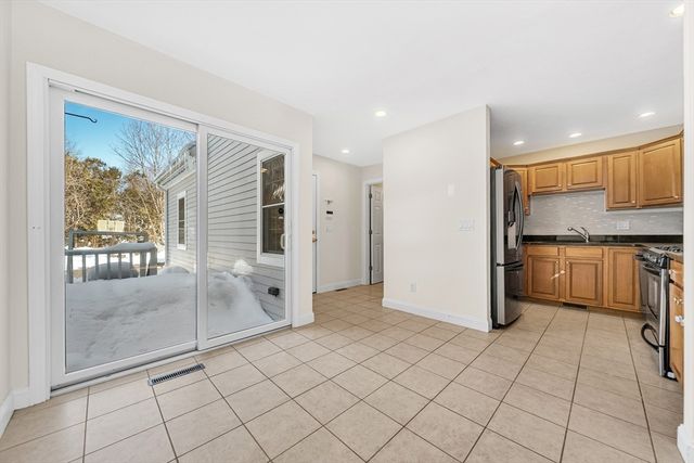 132 Howe St B, Natick, MA 01760