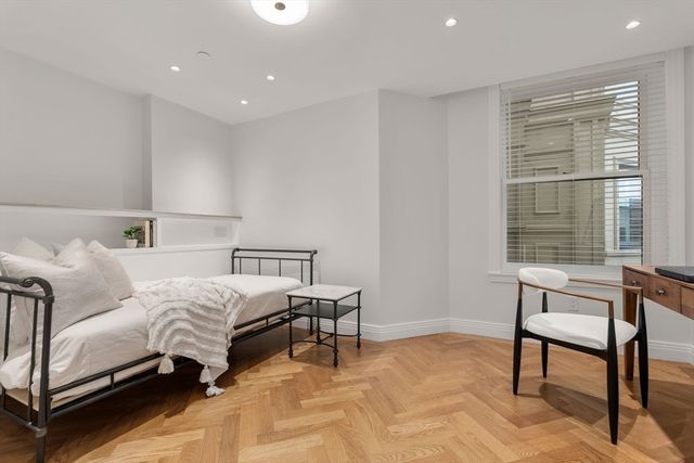 390 Commonwealth Ave 706, Boston, MA 02215