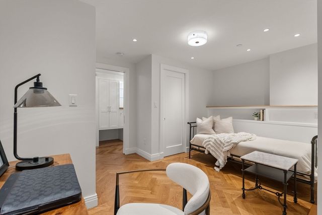 390 Commonwealth Ave 706, Boston, MA 02215