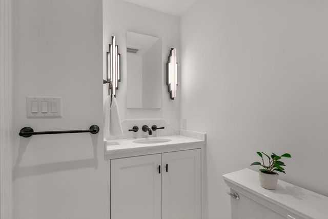 390 Commonwealth Ave 706, Boston, MA 02215