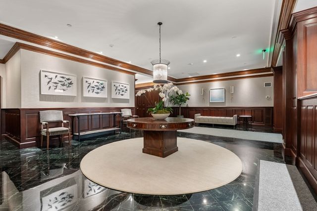 390 Commonwealth Ave 706, Boston, MA 02215