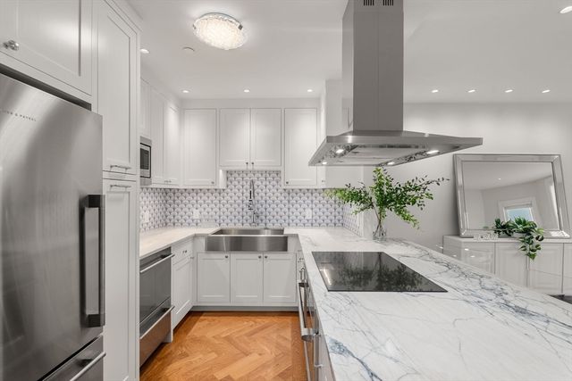 390 Commonwealth Ave 706, Boston, MA 02215