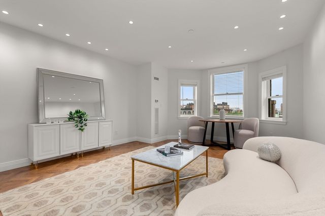 390 Commonwealth Ave 706, Boston, MA 02215