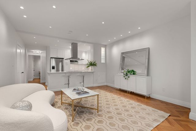 390 Commonwealth Ave 706, Boston, MA 02215