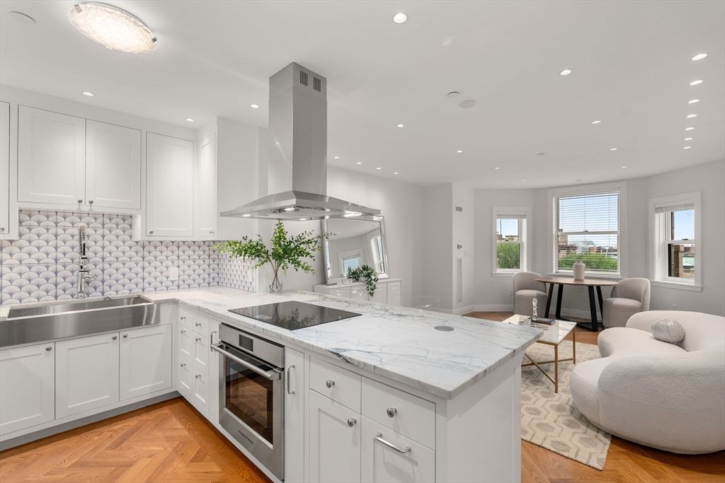 390 Commonwealth Ave 706, Boston, MA 02215