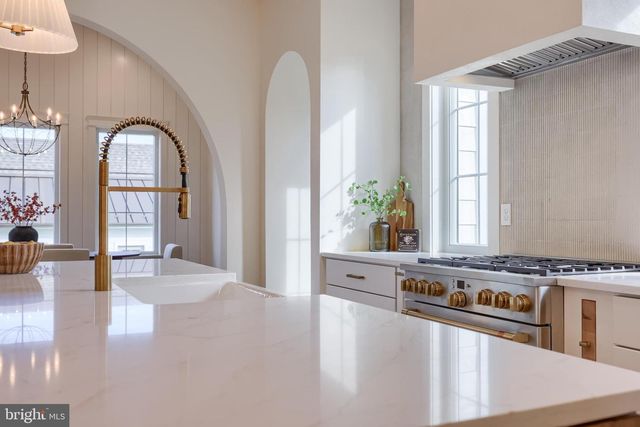 1225 HUNSICKER, Lancaster, PA 17601