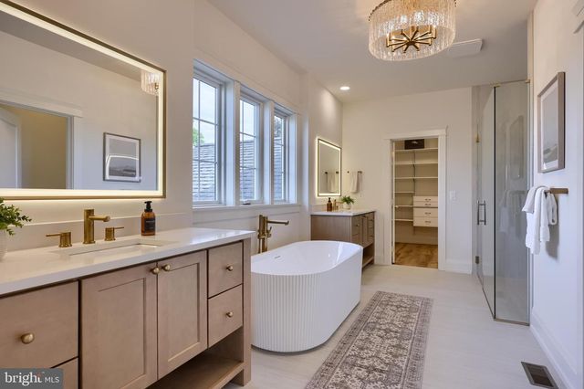 1225 HUNSICKER, Lancaster, PA 17601