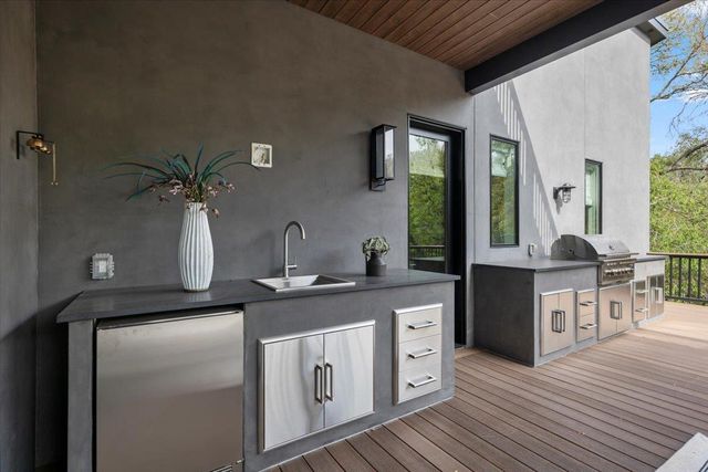 2200 W 9th ST, Austin, TX 78703