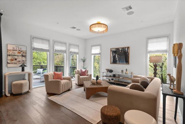 2200 W 9th ST, Austin, TX 78703