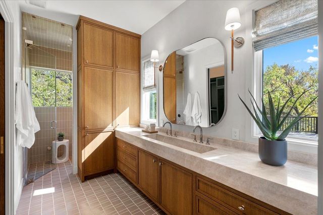 2200 W 9th ST, Austin, TX 78703