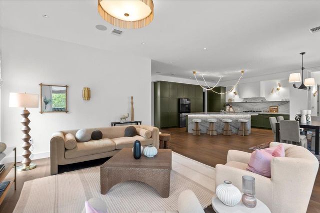 2200 W 9th ST, Austin, TX 78703