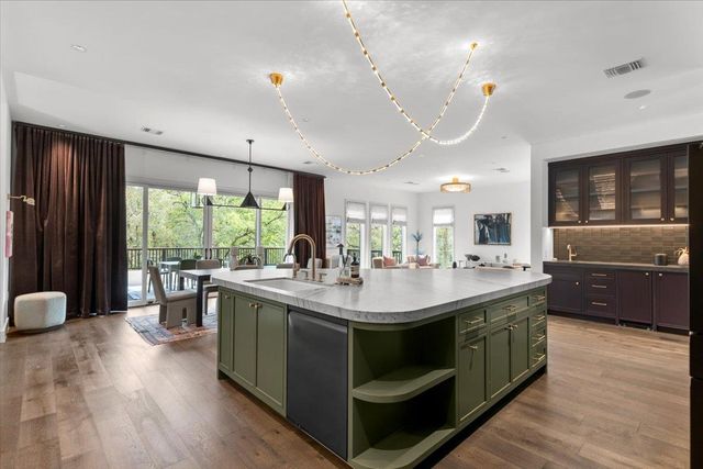 2200 W 9th ST, Austin, TX 78703