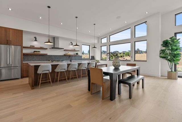 3122 NW Crossing Drive, Bend, OR 97703