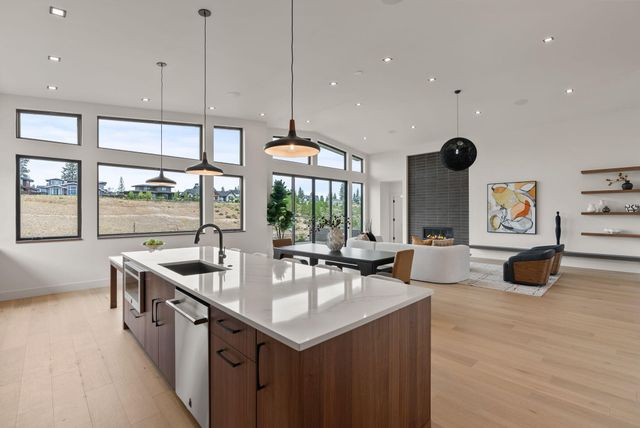 3122 NW Crossing Drive, Bend, OR 97703