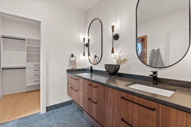 3122 NW Crossing Drive, Bend, OR 97703