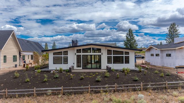 3122 NW Crossing Drive, Bend, OR 97703
