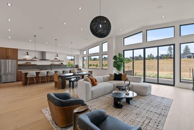 3122 NW Crossing Drive, Bend, OR 97703