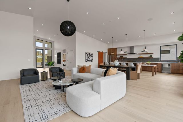 3122 NW Crossing Drive, Bend, OR 97703