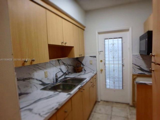 8420 Byron Ave 3, Miami Beach, FL 33141