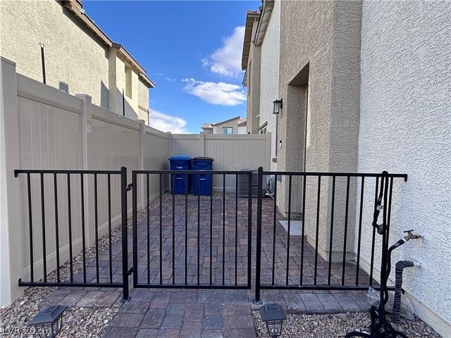 2833 Champagne Gold Avenue, North Las Vegas, NV 89086